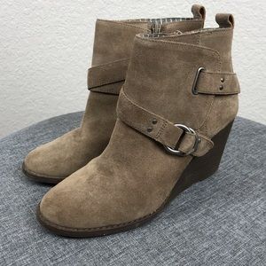 Lucky Brand Tan Suede Ankle Booties Size 8